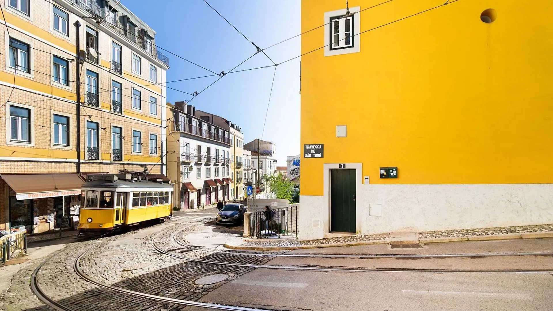 Discover Lisbons History - Stylish Apartment In Alfama Portugal