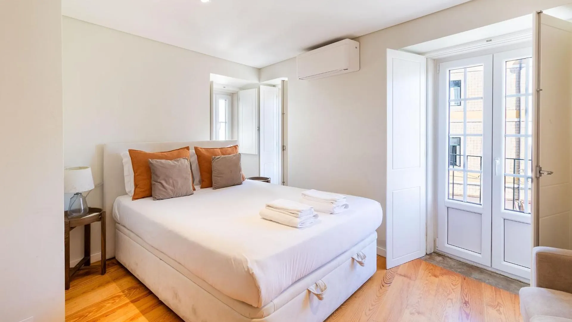 Discover Lisbons History - Stylish Apartment In Alfama Lisboa