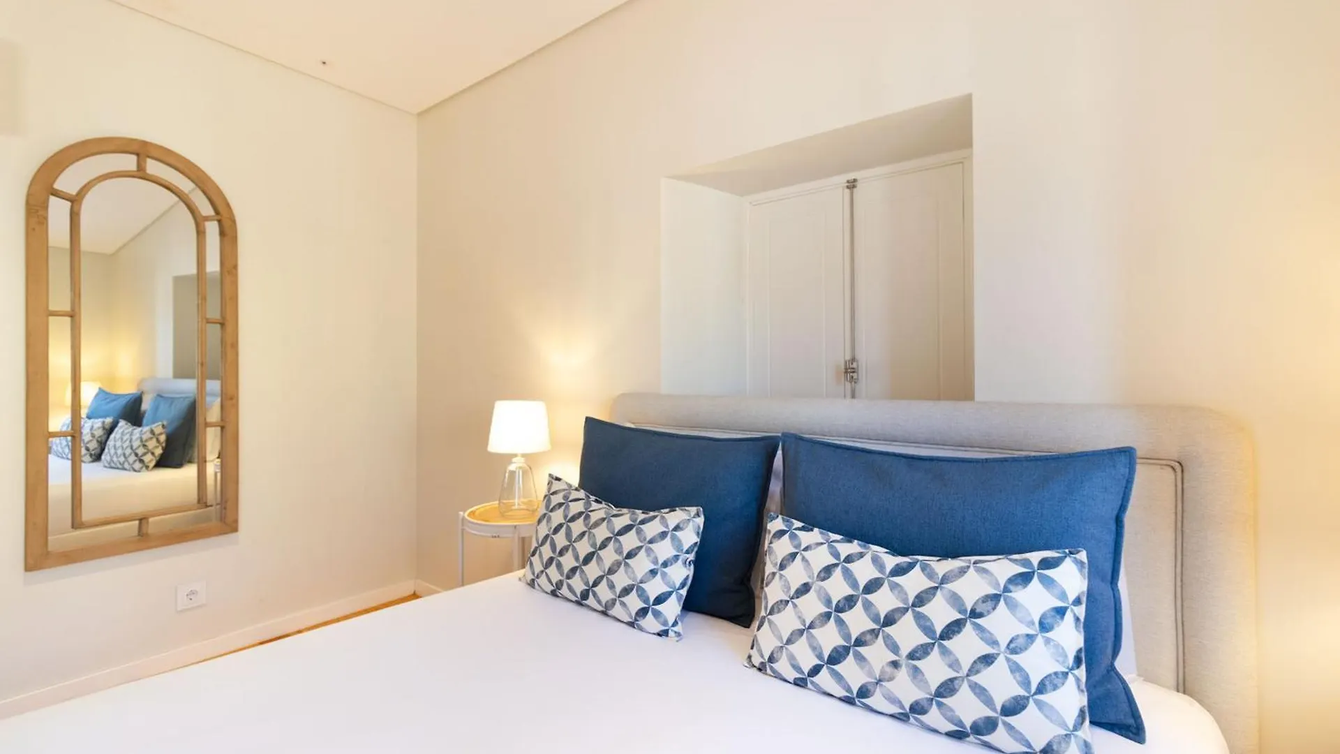 Discover Lisbons History - Stylish Apartment In Alfama