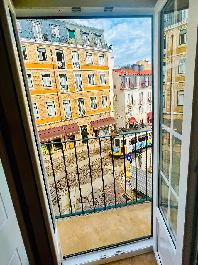 Discover Lisbons History - Stylish Apartment In Alfama