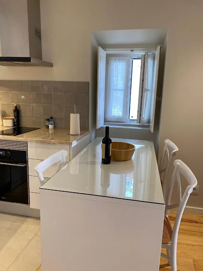 Discover Lisbons History - Stylish Apartment In Alfama
