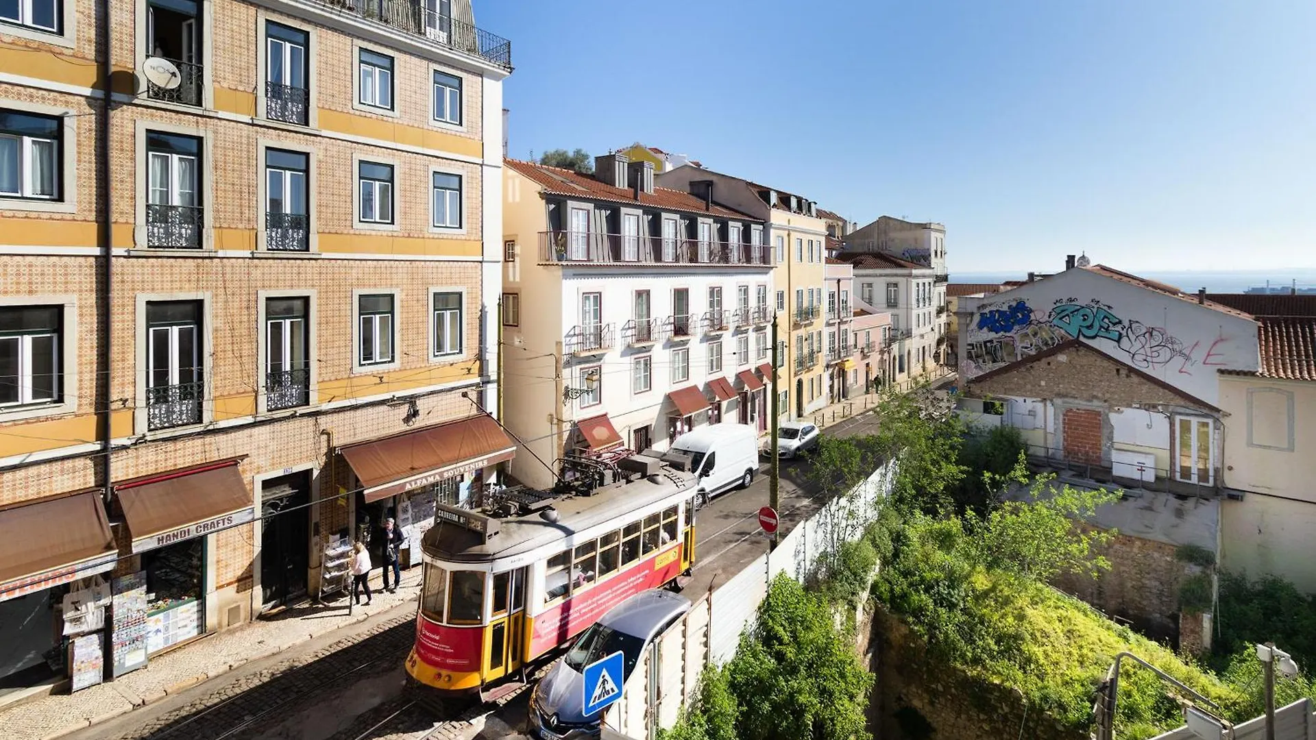 Discover Lisbons History - Stylish Apartment In Alfama  Лиссабон