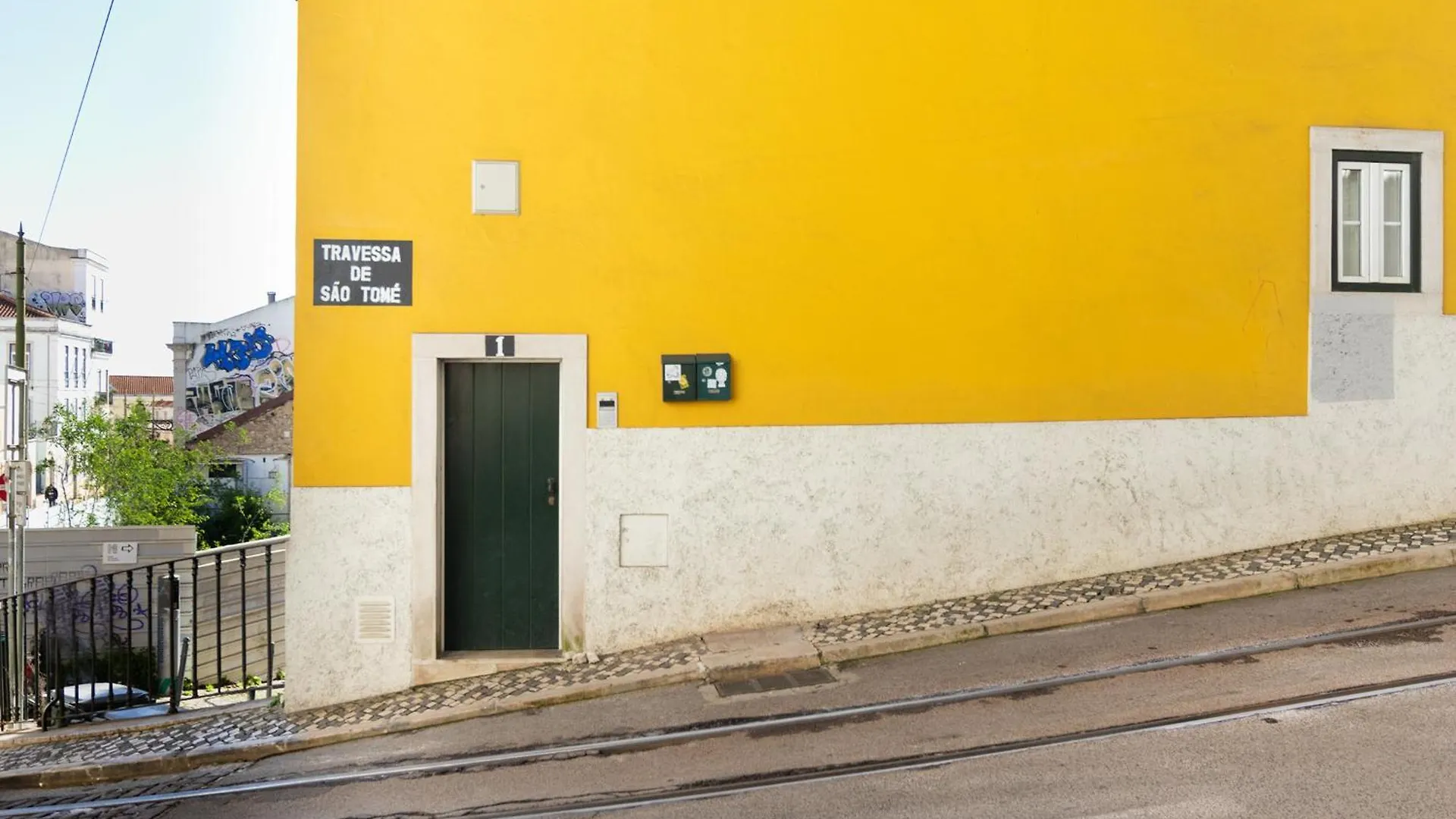 Discover Lisbons History - Stylish Apartment In Alfama Португалия